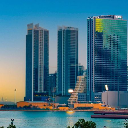 Hilton Bahrain Hotel Manama Ngoại thất bức ảnh Marina skyline
