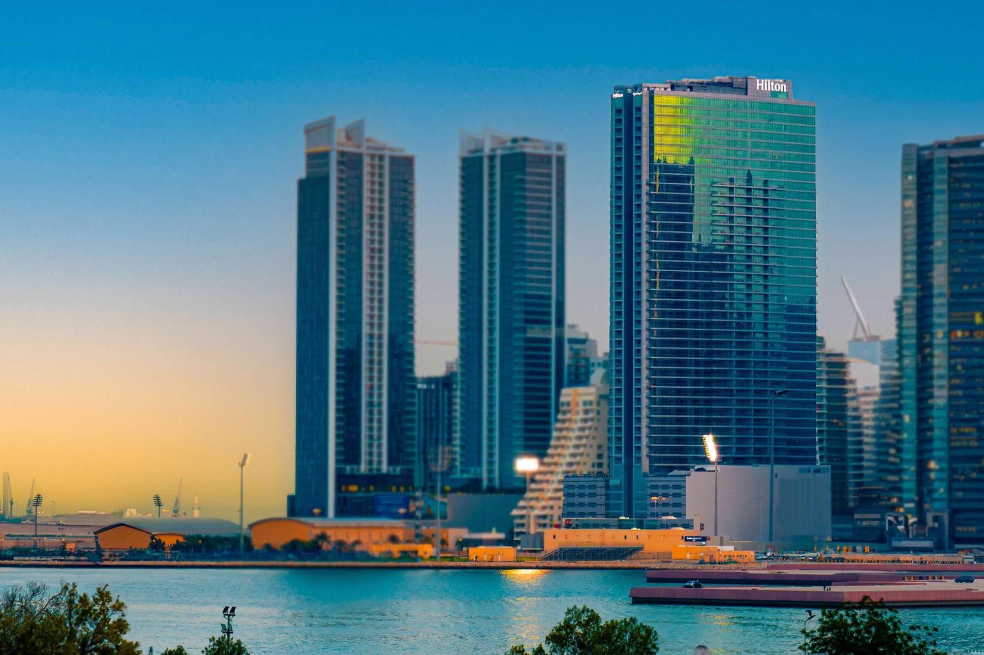 Hilton Bahrain Hotel Manama Ngoại thất bức ảnh Marina skyline