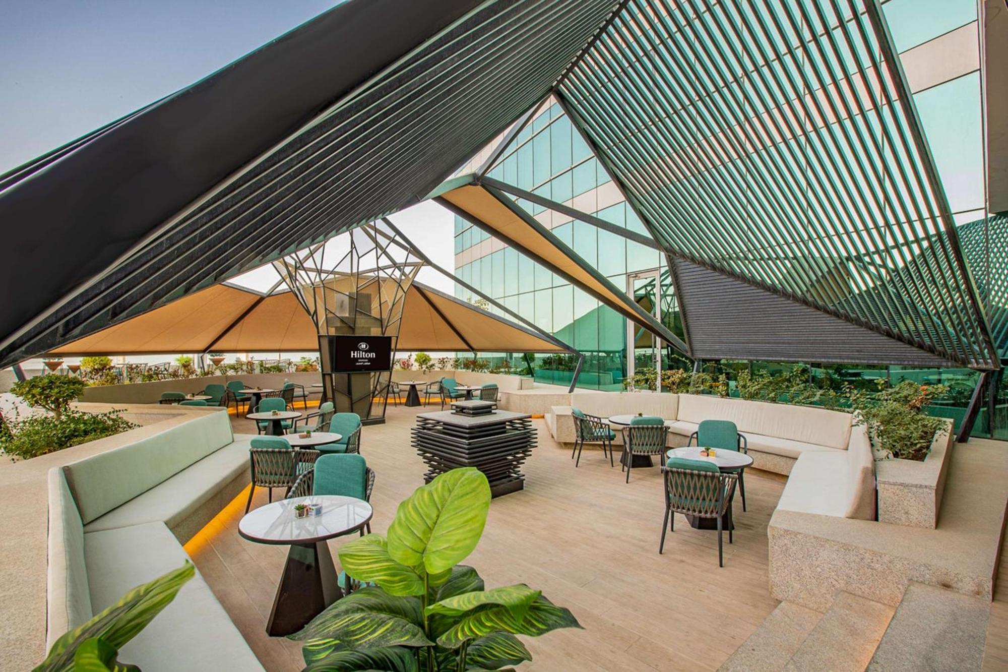 Hilton Bahrain Hotel Manama Ngoại thất bức ảnh The Sky Bar